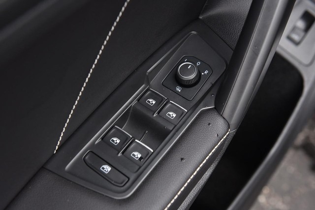 Volkswagen Tiguan Vehicle Image 08
