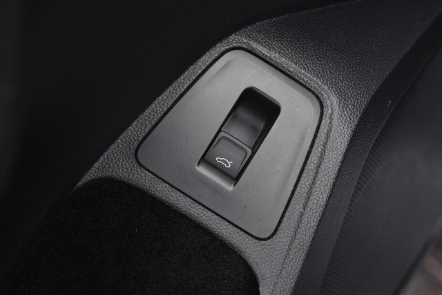 Volkswagen Tiguan Vehicle Image 09