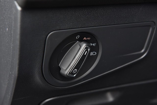 Volkswagen Tiguan Vehicle Image 11