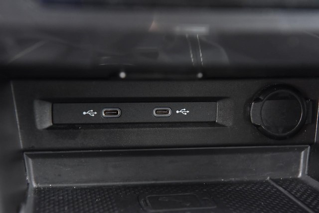 Volkswagen Tiguan Vehicle Image 16