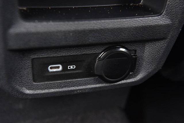 Volkswagen Tiguan Vehicle Image 24