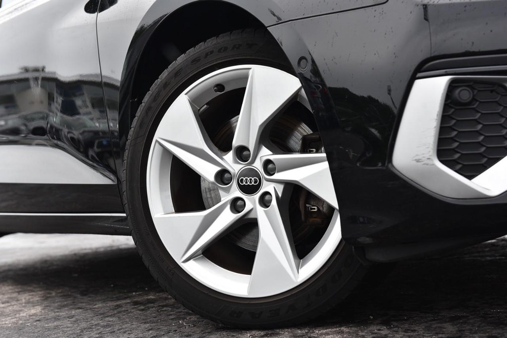 Audi A3 Vehicle Full-screen Gallery Image 03