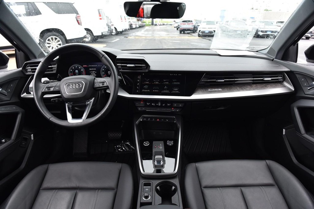 Audi A3 Vehicle Full-screen Gallery Image 07