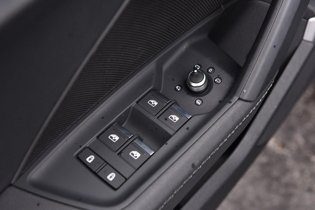 Audi A3 Vehicle Full-screen Gallery Image 08