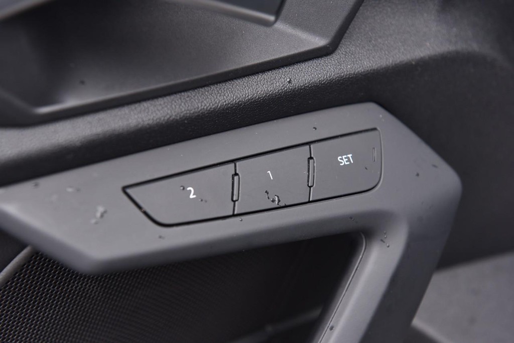 Audi A3 Vehicle Full-screen Gallery Image 09