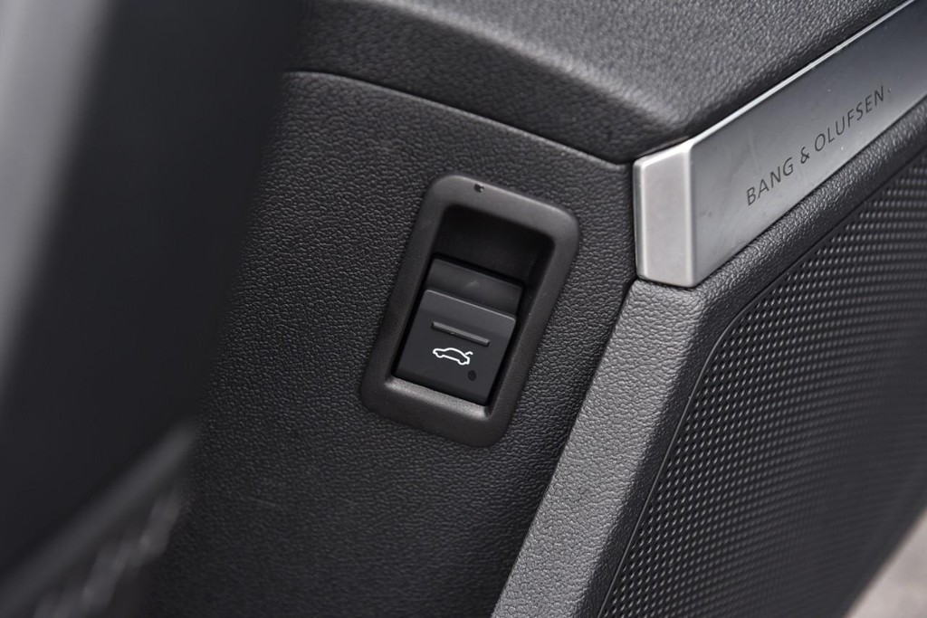 Audi A3 Vehicle Full-screen Gallery Image 10