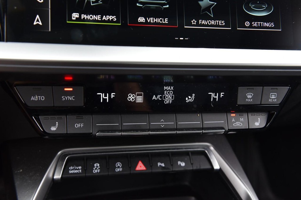 Audi A3 Vehicle Full-screen Gallery Image 16