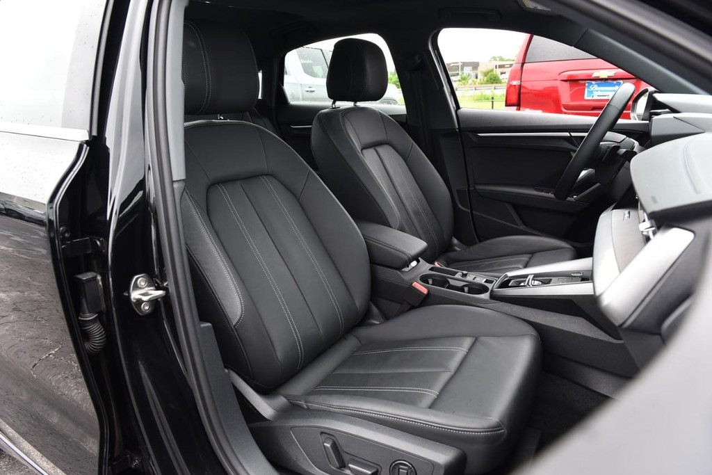 Audi A3 Vehicle Full-screen Gallery Image 22
