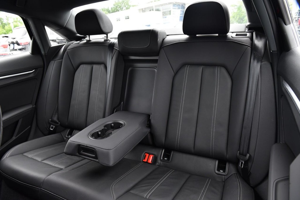 Audi A3 Vehicle Full-screen Gallery Image 24