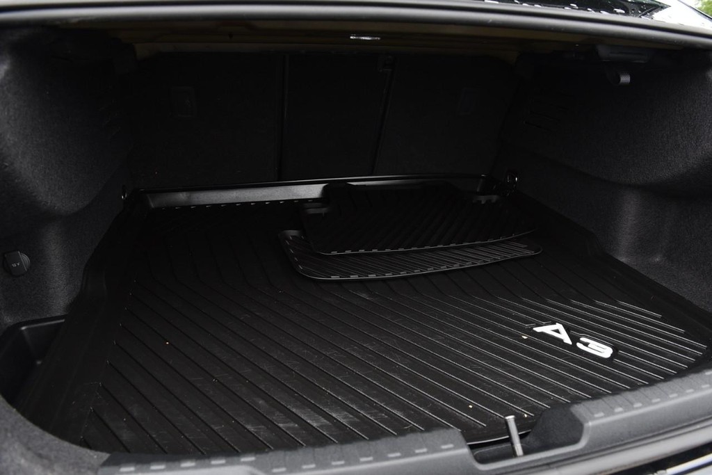 Audi A3 Vehicle Full-screen Gallery Image 27