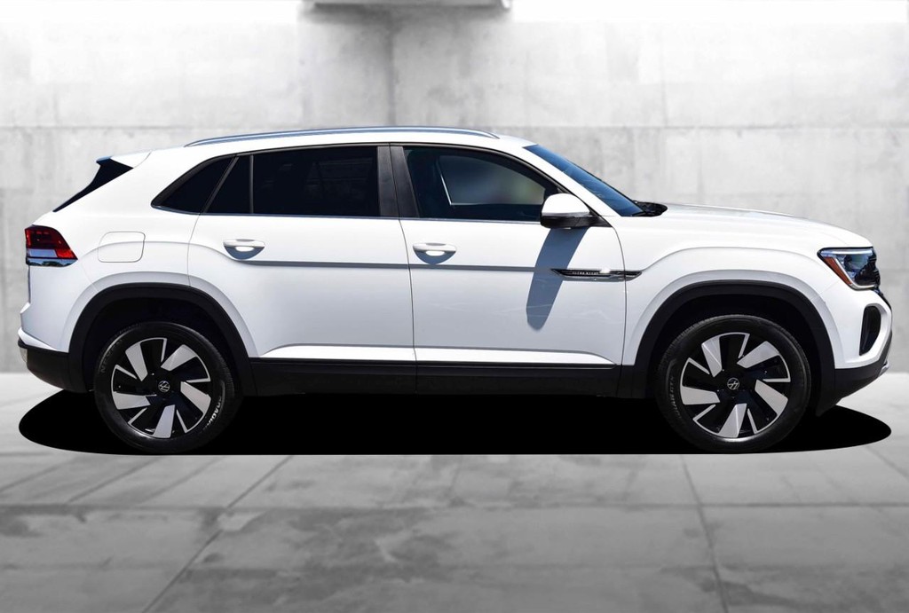 Volkswagen Atlas Cross Sport Vehicle Full-screen Gallery Image 5
