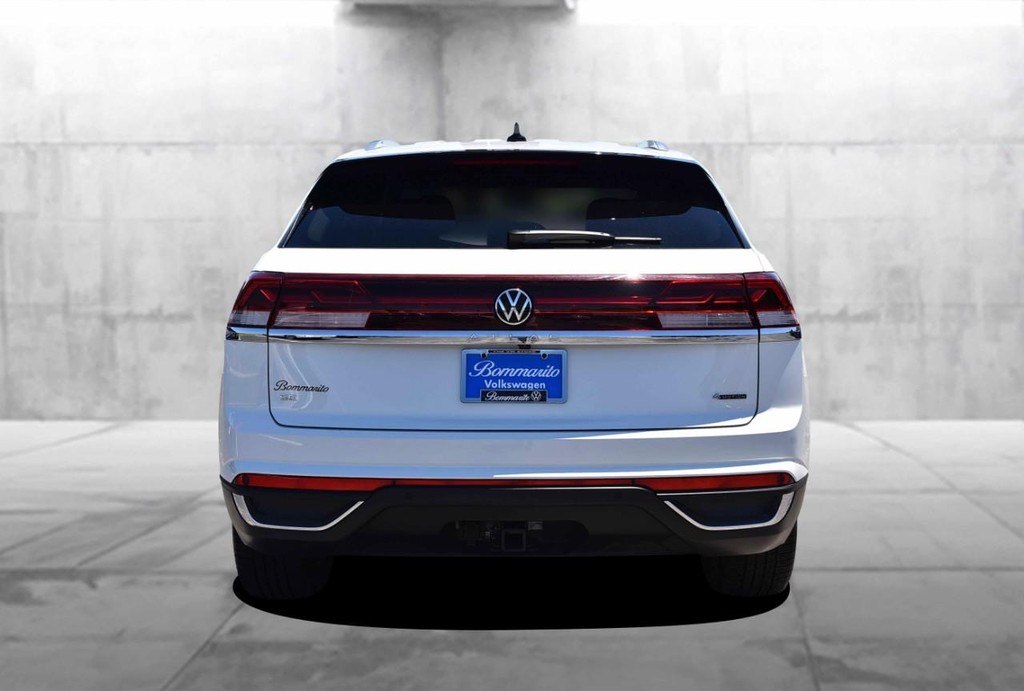 Volkswagen Atlas Cross Sport Vehicle Full-screen Gallery Image 6