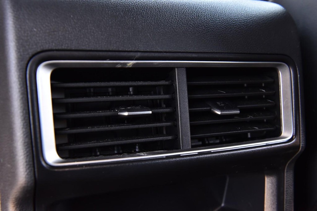 Volkswagen Atlas Cross Sport Vehicle Full-screen Gallery Image 22