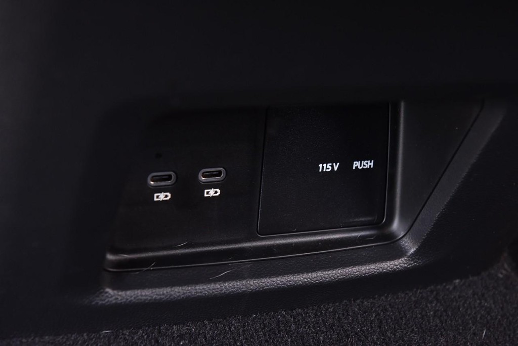 Volkswagen Atlas Cross Sport Vehicle Full-screen Gallery Image 23