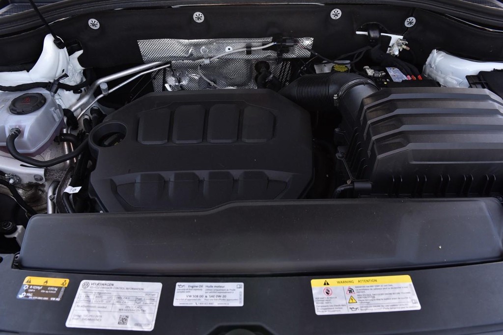 Volkswagen Atlas Cross Sport Vehicle Full-screen Gallery Image 26