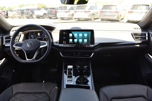 Volkswagen Atlas Cross Sport Vehicle Image 07