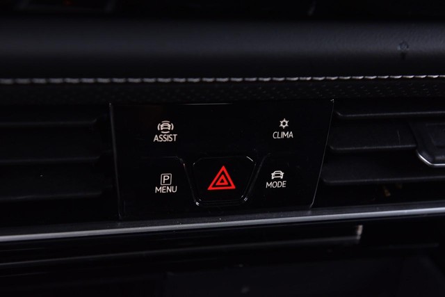 Volkswagen Atlas Cross Sport Vehicle Image 15
