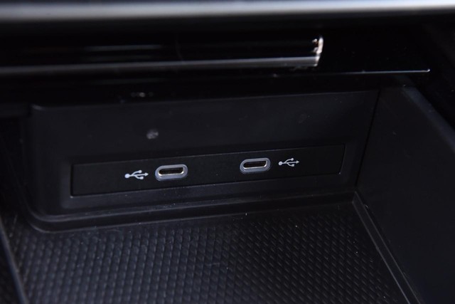 Volkswagen Atlas Cross Sport Vehicle Image 16