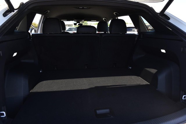 Volkswagen Atlas Cross Sport Vehicle Image 24