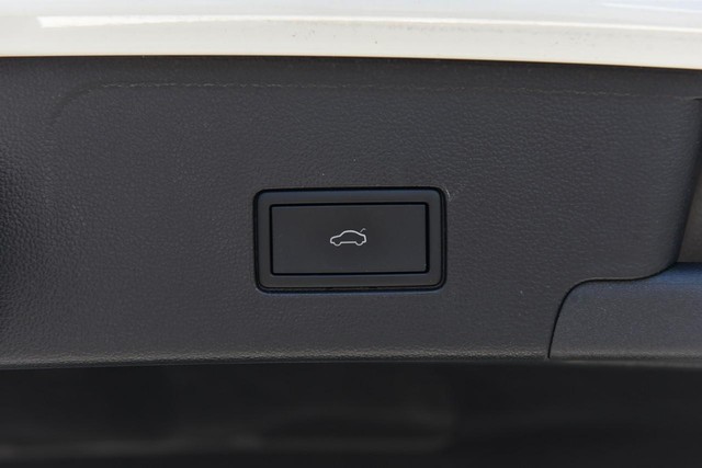 Volkswagen Atlas Cross Sport Vehicle Image 25