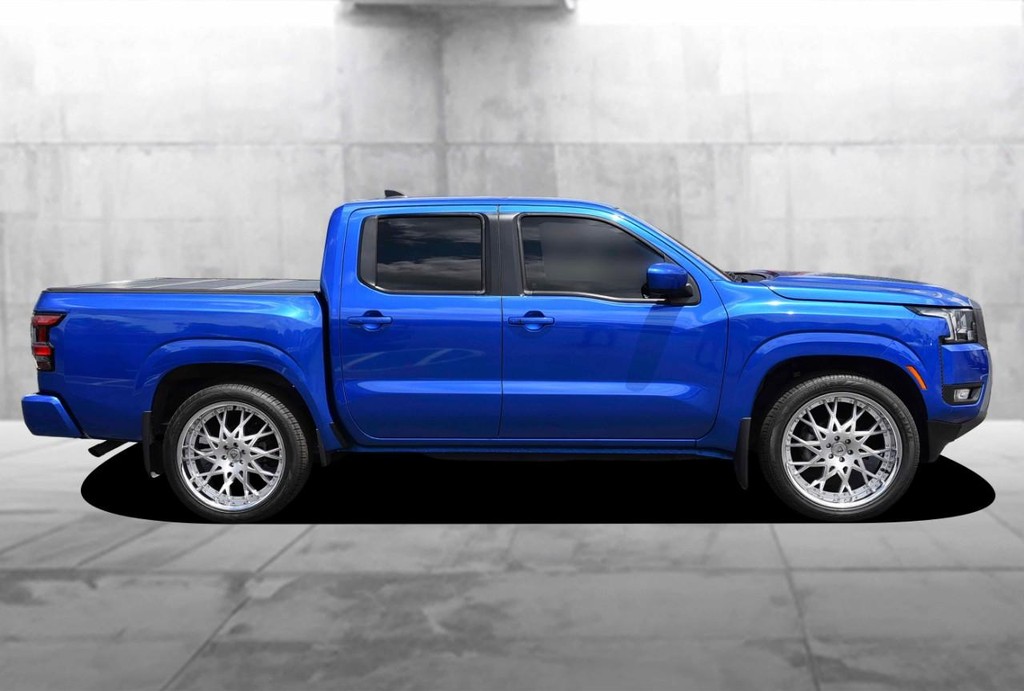 Nissan Frontier Vehicle Full-screen Gallery Image 5