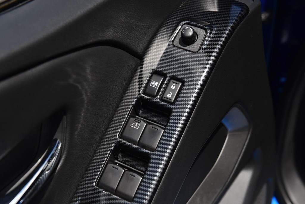 Nissan Frontier Vehicle Full-screen Gallery Image 9
