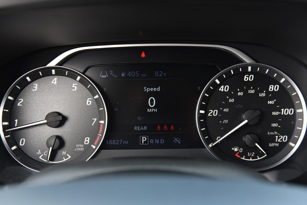 Nissan Frontier Vehicle Full-screen Gallery Image 13