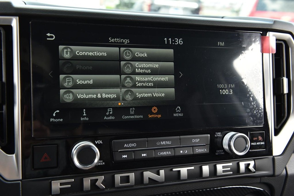 Nissan Frontier Vehicle Full-screen Gallery Image 15