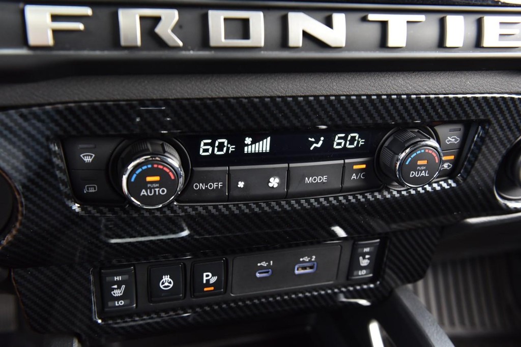 Nissan Frontier Vehicle Full-screen Gallery Image 16