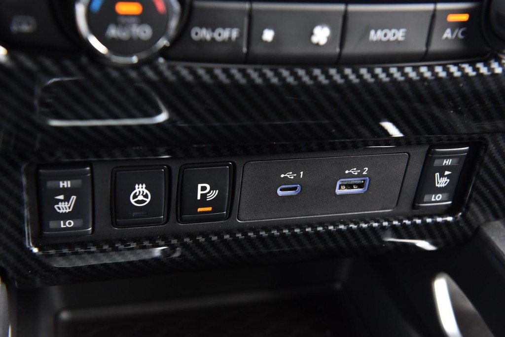 Nissan Frontier Vehicle Full-screen Gallery Image 17