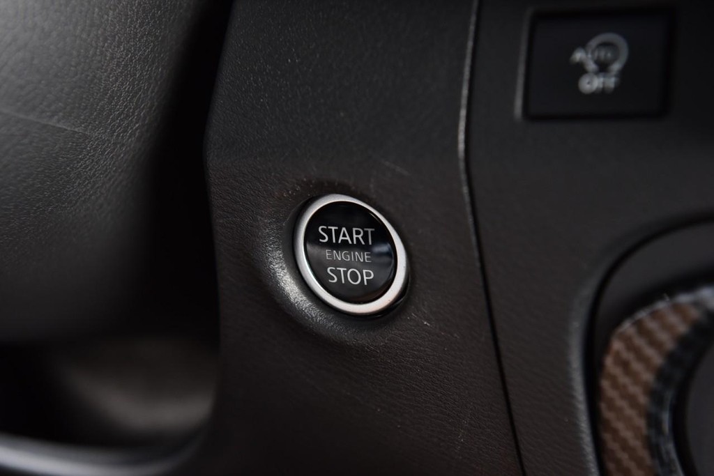 Nissan Frontier Vehicle Full-screen Gallery Image 18
