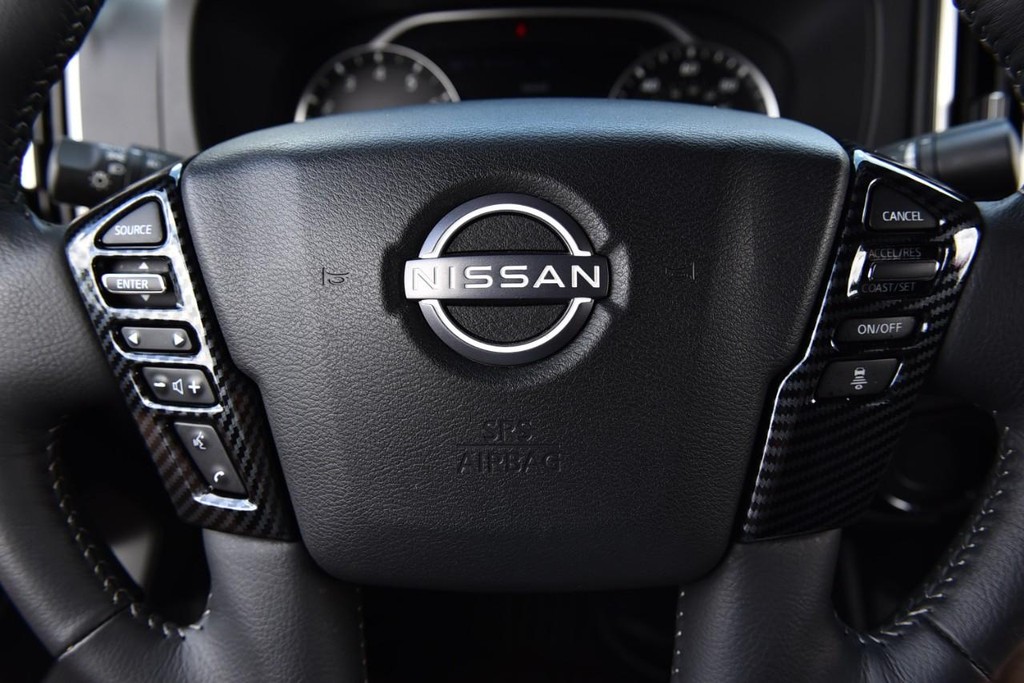 Nissan Frontier Vehicle Full-screen Gallery Image 19