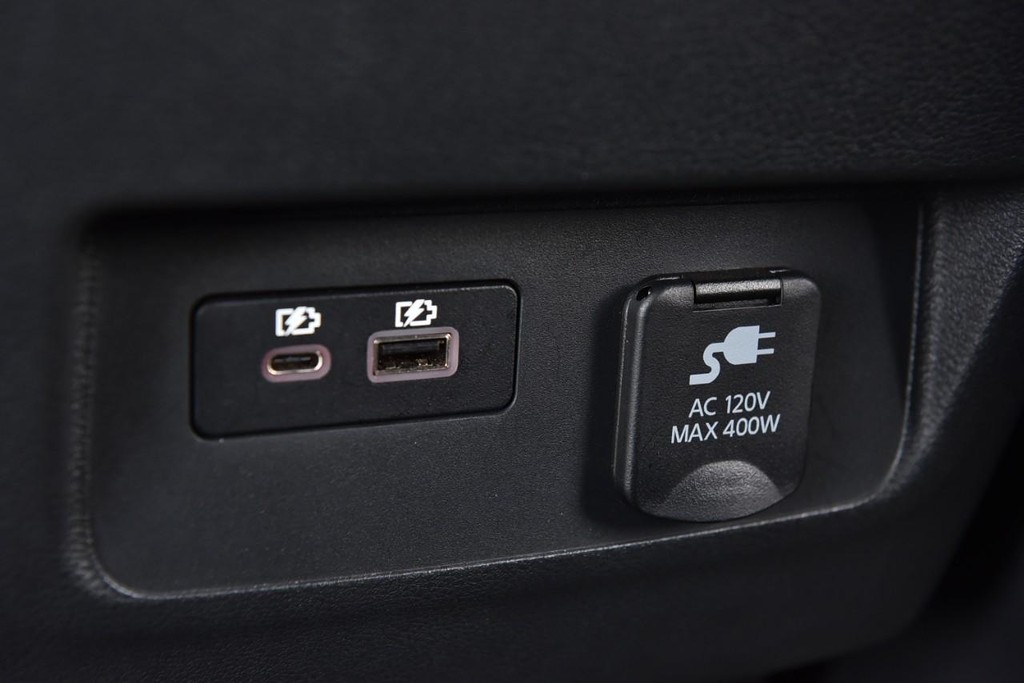 Nissan Frontier Vehicle Full-screen Gallery Image 23