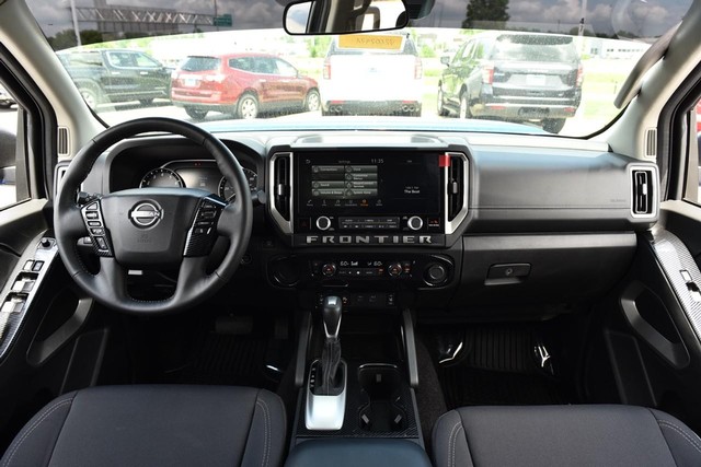 Nissan Frontier Vehicle Image 08