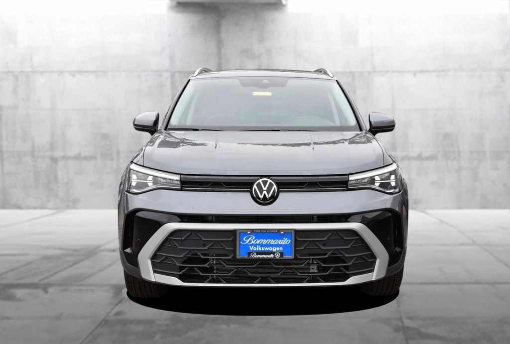 Volkswagen Taos Vehicle Full-screen Gallery Image 4