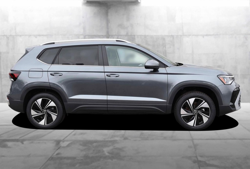 Volkswagen Taos Vehicle Full-screen Gallery Image 5