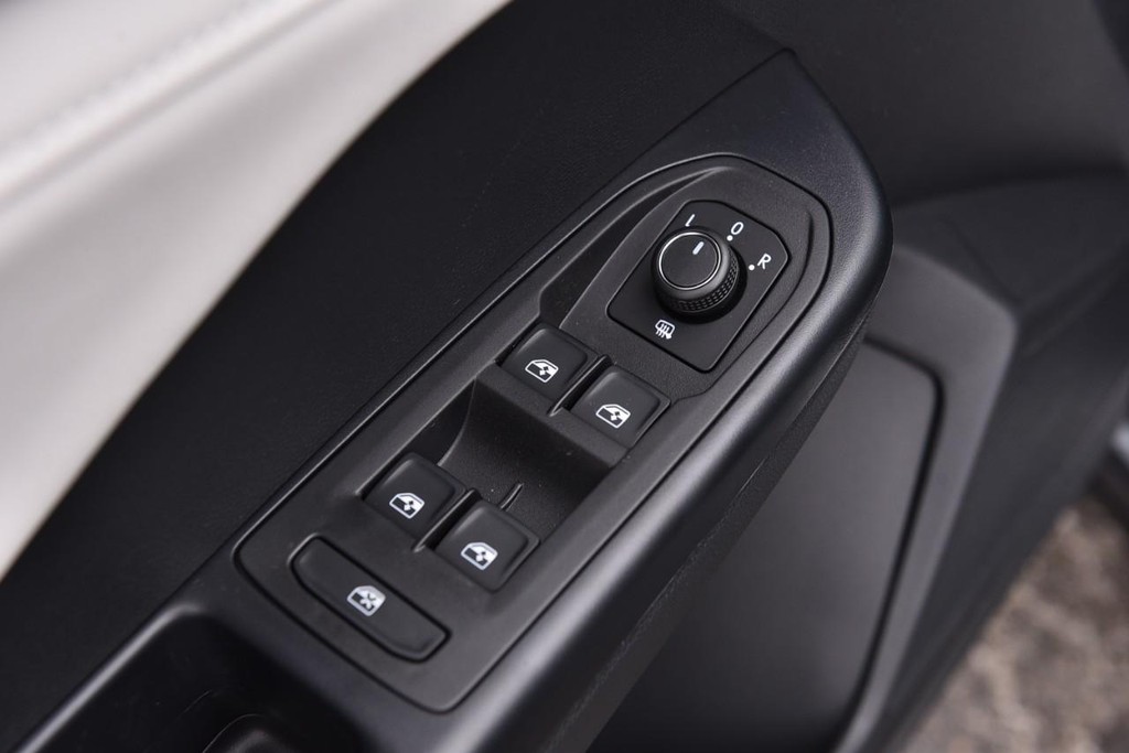 Volkswagen Taos Vehicle Full-screen Gallery Image 8