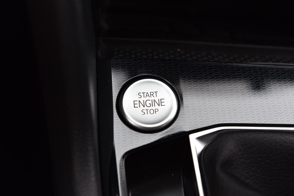 Volkswagen Taos Vehicle Full-screen Gallery Image 16