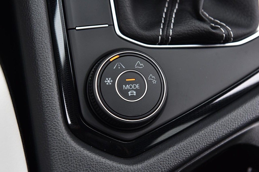 Volkswagen Taos Vehicle Full-screen Gallery Image 17
