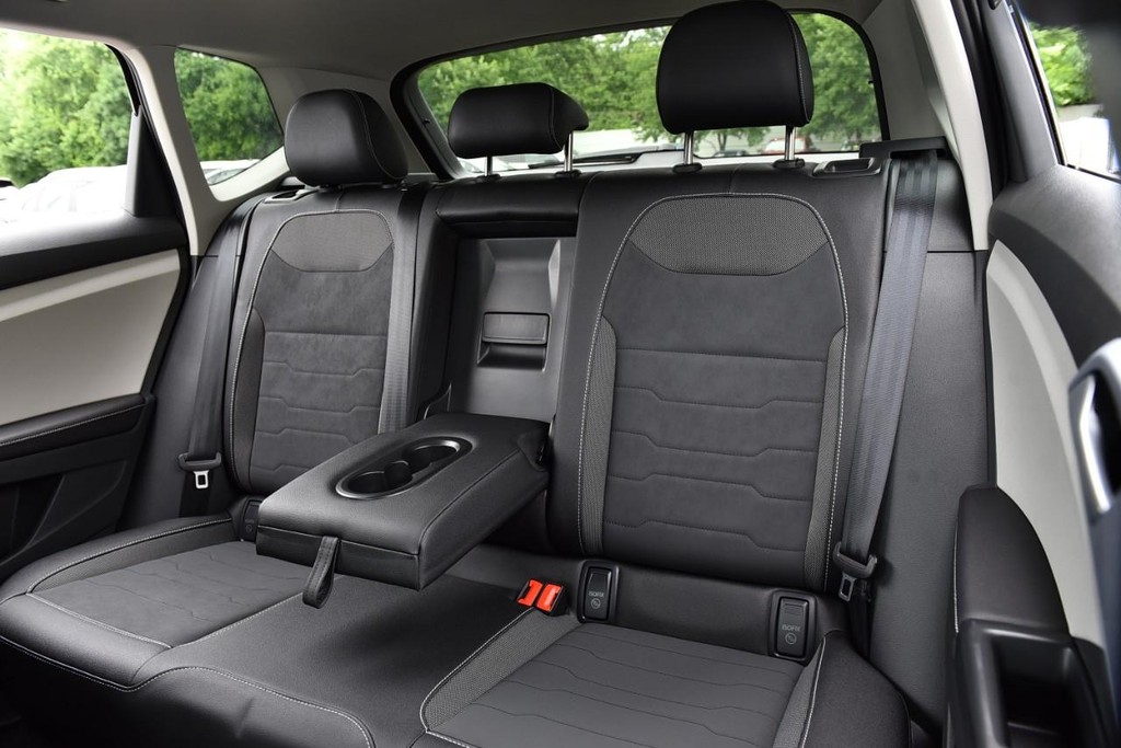 Volkswagen Taos Vehicle Full-screen Gallery Image 22