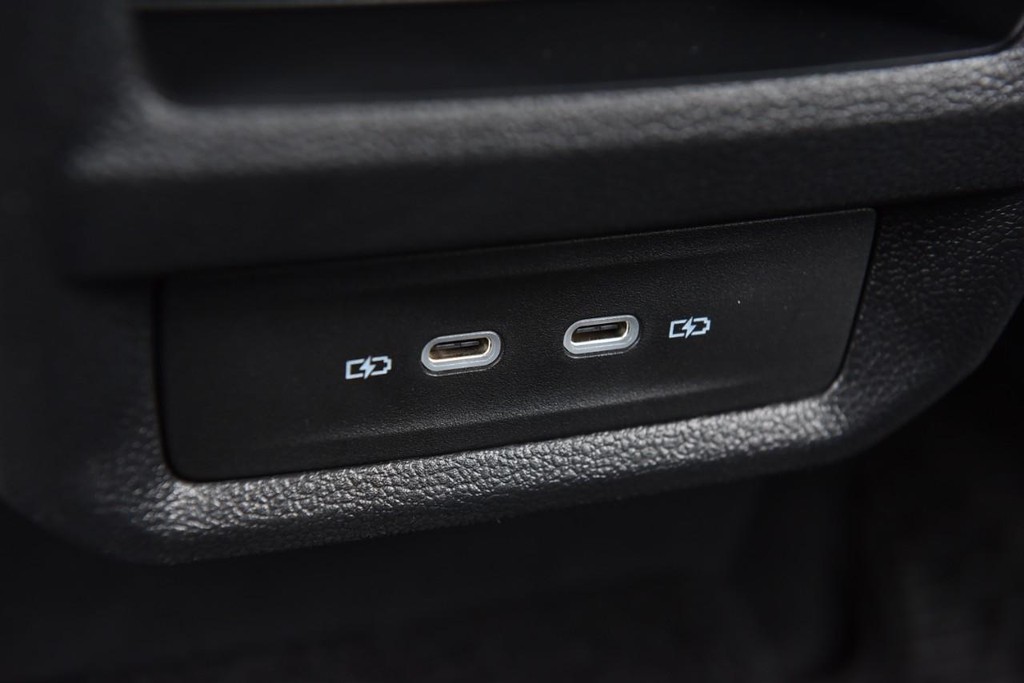 Volkswagen Taos Vehicle Full-screen Gallery Image 24