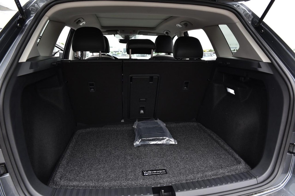 Volkswagen Taos Vehicle Full-screen Gallery Image 25