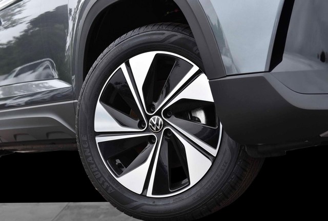 Volkswagen Taos Vehicle Image 03