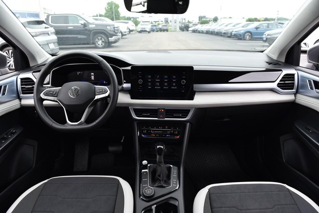 Volkswagen Taos Vehicle Image 07