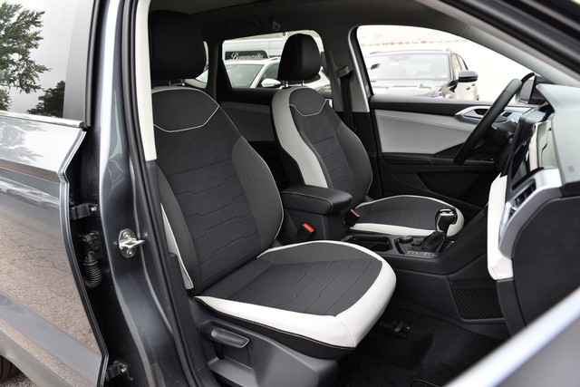 Volkswagen Taos Vehicle Image 20