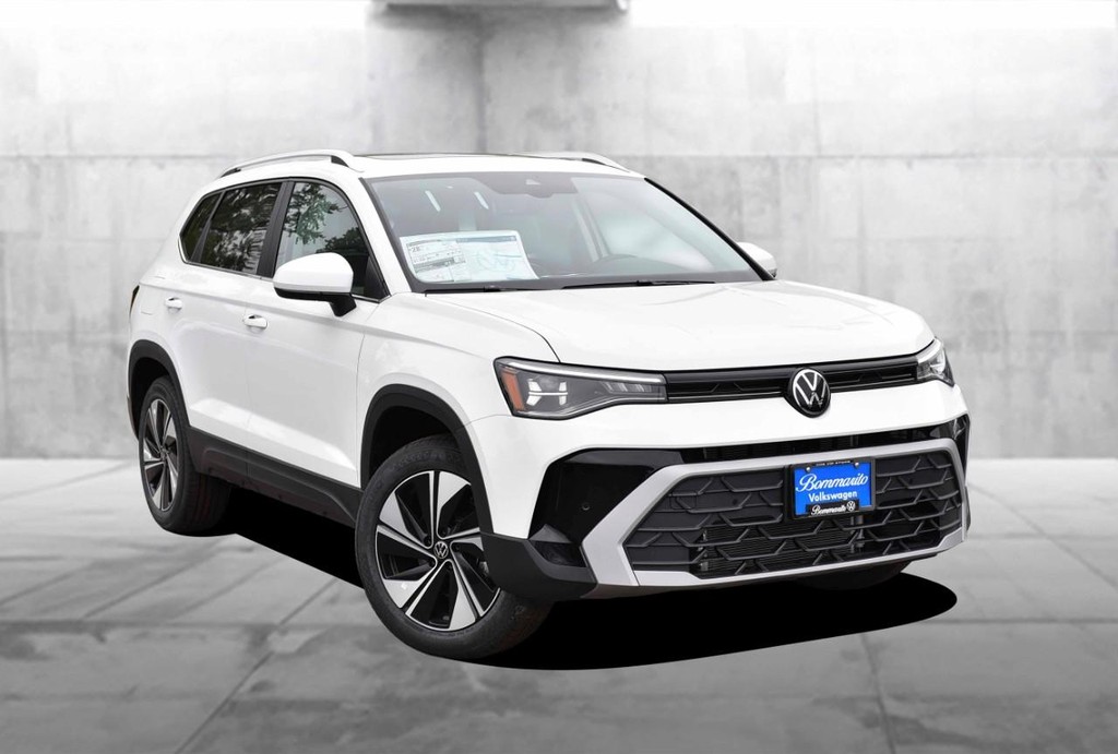 Volkswagen Taos Vehicle Full-screen Gallery Image 2