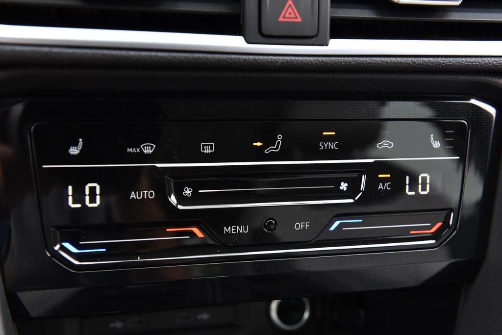 Volkswagen Taos Vehicle Full-screen Gallery Image 14