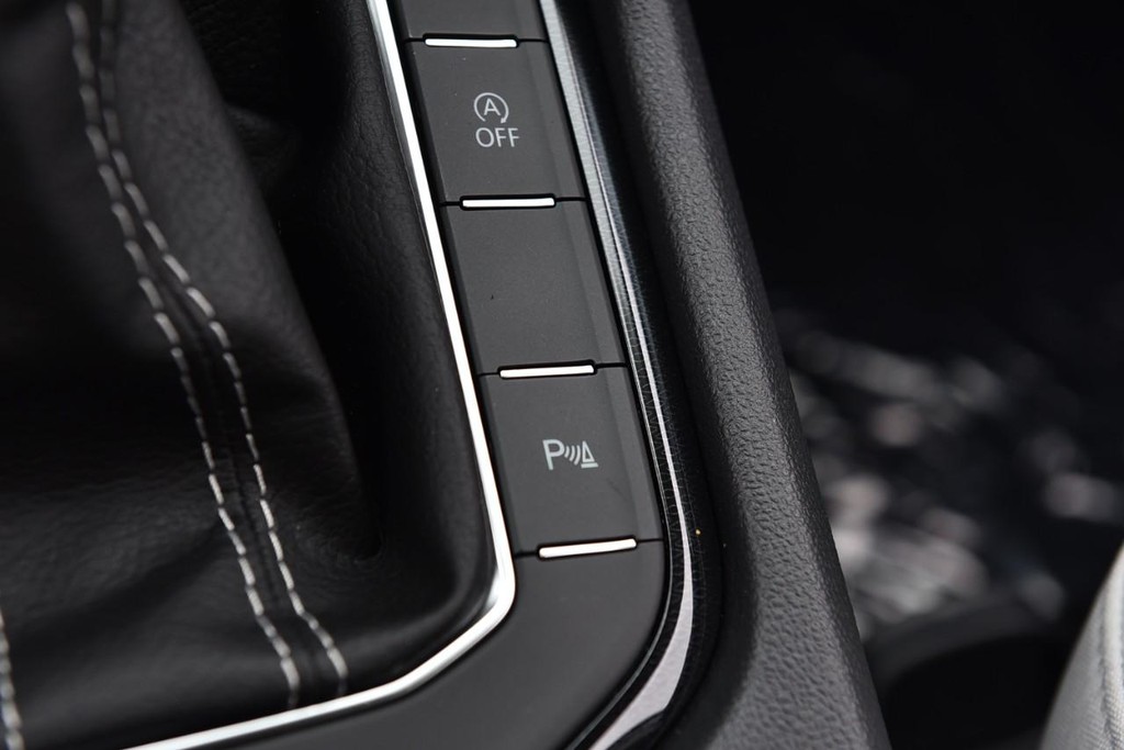 Volkswagen Taos Vehicle Full-screen Gallery Image 18
