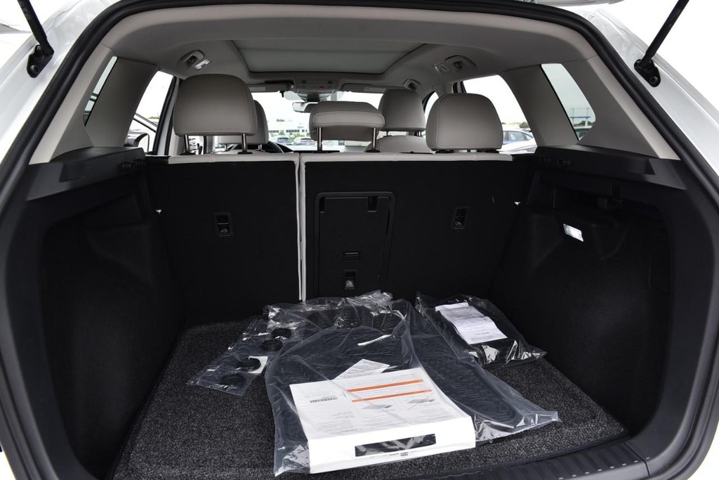 Volkswagen Taos Vehicle Full-screen Gallery Image 26