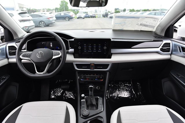 Volkswagen Taos Vehicle Image 07